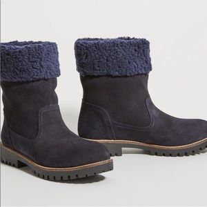 ANTHROPOLOGIE Louise Navy Sherpa-Cuffed Suede Ankle Boots Size 9